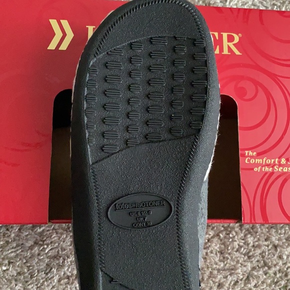 New in Gift Box-Isotoner Holiday Slippers - Picture 8 of 9